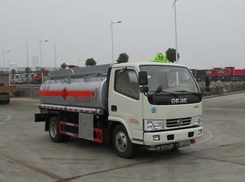 4噸東風(fēng)多利卡加油車(chē) 4噸東風(fēng)多利卡加油車(chē)