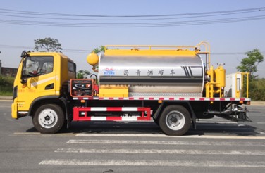 6.3立方東風(fēng)華神T3標(biāo)準(zhǔn)型瀝青灑布車(chē) 6.3立方東風(fēng)華神T3標(biāo)準(zhǔn)型瀝青灑布車(chē)