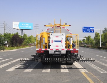 6.3立方東風(fēng)華神T3標(biāo)準(zhǔn)型瀝青灑布車(chē) 6.3立方東風(fēng)華神T3標(biāo)準(zhǔn)型瀝青灑布車(chē)