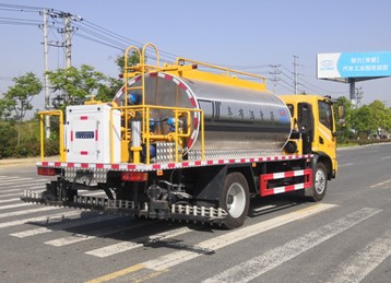 6.3立方東風(fēng)華神T3標(biāo)準(zhǔn)型瀝青灑布車(chē) 6.3立方東風(fēng)華神T3標(biāo)準(zhǔn)型瀝青灑布車(chē)